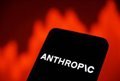 Anthropic denuncia a Alibaba por uso de cuentas falsas para replicar tecnología de Claude