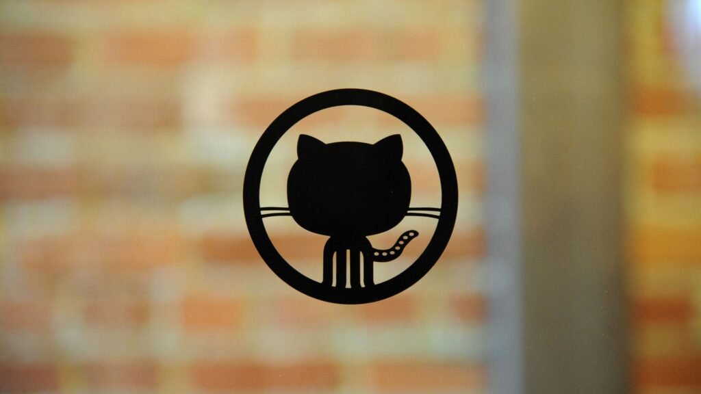 Investigadores descubren ataque masivo a GitHub que inyecta malware en miles de repositorios