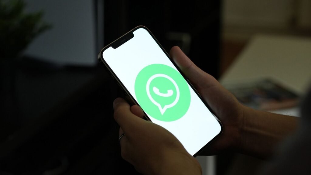Nueva campaña de phishing en WhatsApp utiliza documentos falsos para robar información
