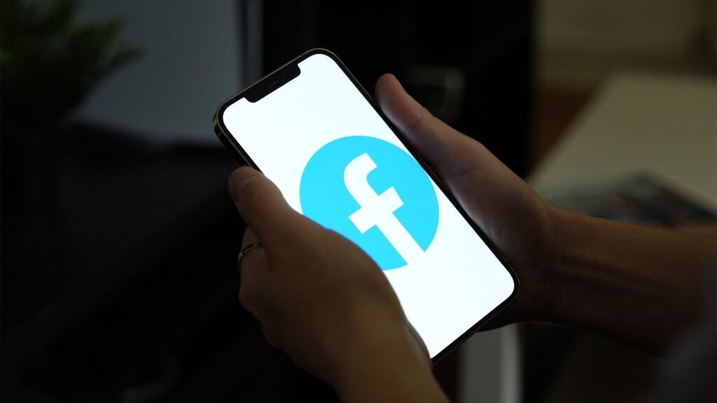 Meta lanza una función para verificar cuentas de Facebook y evitar bots