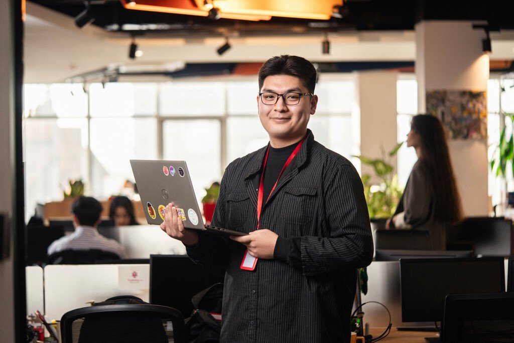 El uso de IA impulsa el emprendimiento unipersonal entre jóvenes en China