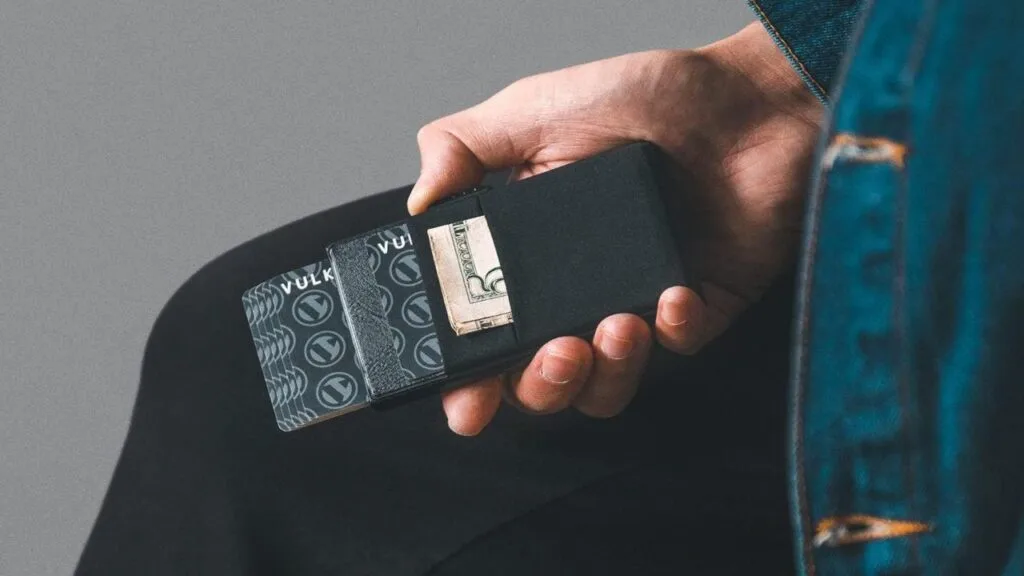¿Usas tarjeteros o carteras con bloqueo RFID? Protege tus tarjetas con estos consejos