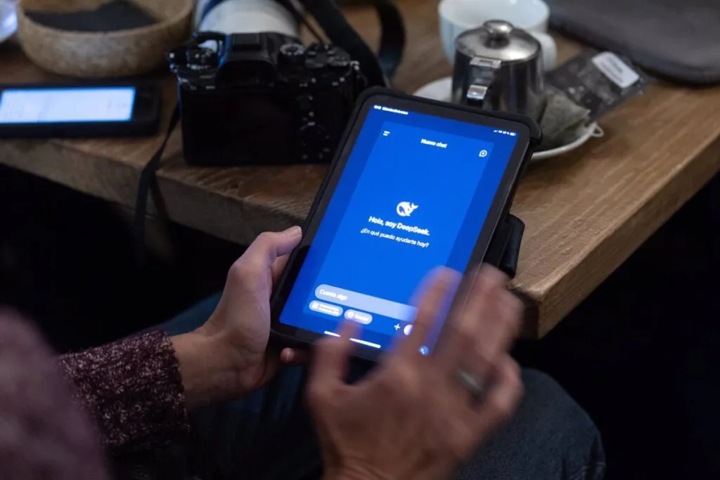Detectan que DeepSeek envía datos de los usuarios a ByteDance, según medio coreano
