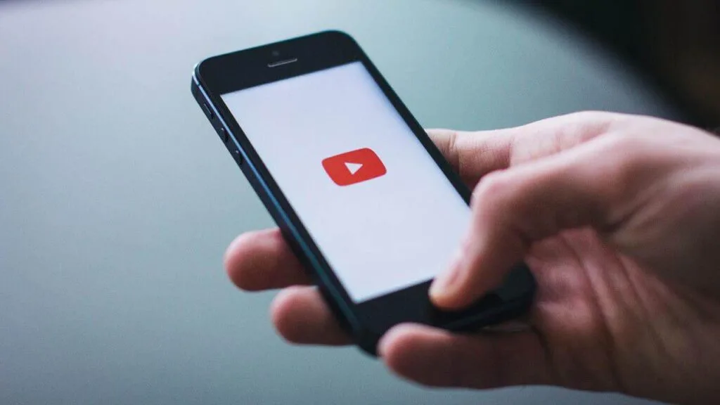 Si has usado YouTube, tu e-mail se ha podido filtrar: Google corrige dos fallos importantes