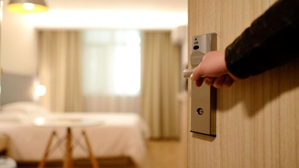 Cuando llego a un hotel ya no pido el Wi-Fi, conecto mi móvil al puerto Ethernet