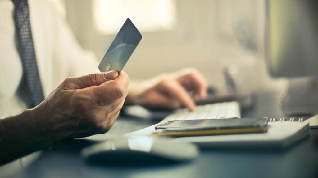 Consejos si necesitas hacer pagos online desde un PC o móvil ajeno