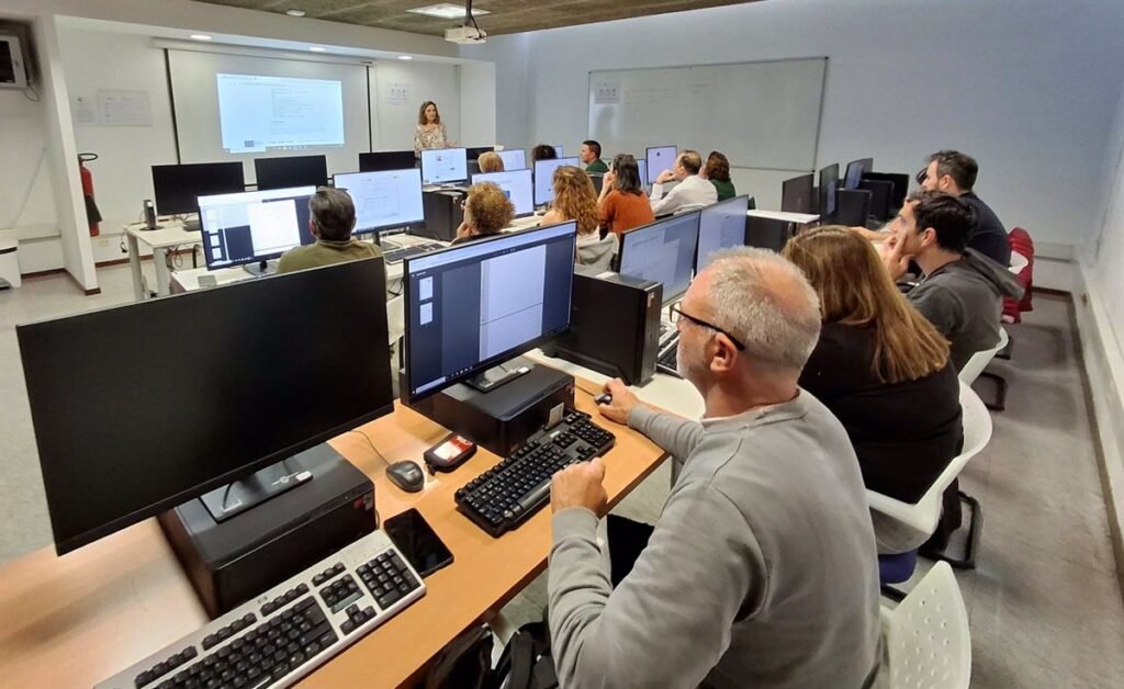 La Comunidad formará a 3.500 empleados públicos en ciberseguridad, IA y otras competencias digitales