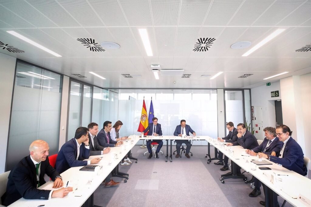 Óscar López apuesta por la cooperación con el sector privado para impulsar a España en ciberseguridad