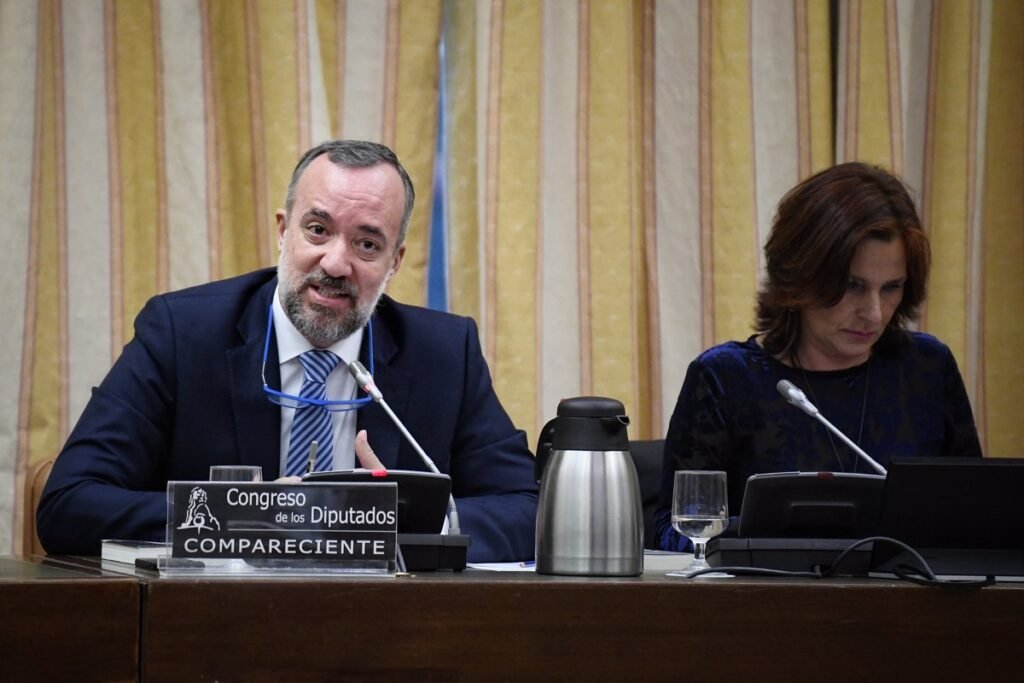 La juez envía a prisión al ex 'número dos' de Interior Francisco Martínez y a 'Alcasec' por robo y venta de datos