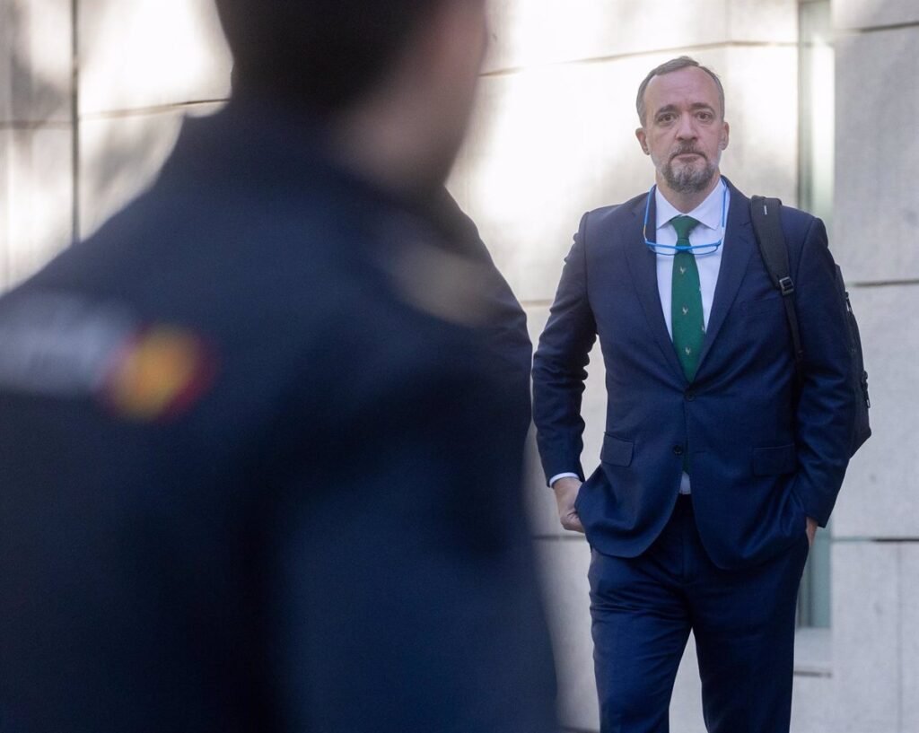 La jueza señala a Francisco Martínez como el "arquitecto de blindaje estructural" de la red de compraventa de datos  -.