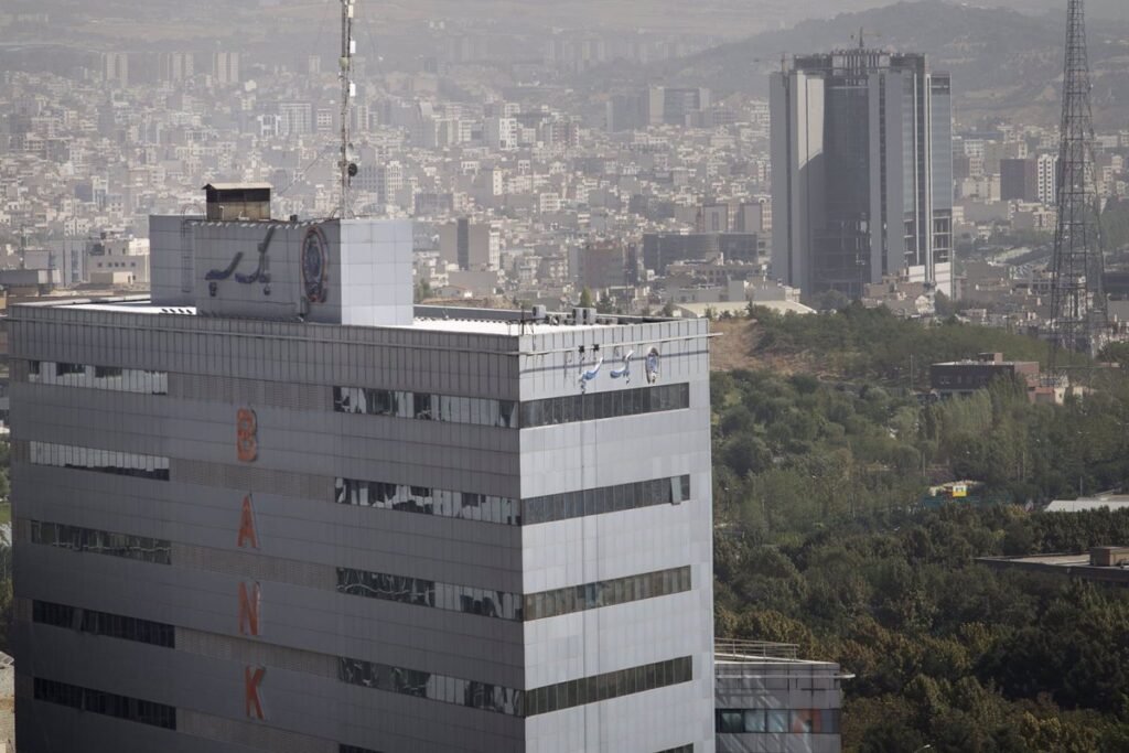 Un grupo de piratas informáticos reivindica la "destrucción de los datos" de un banco de Irán