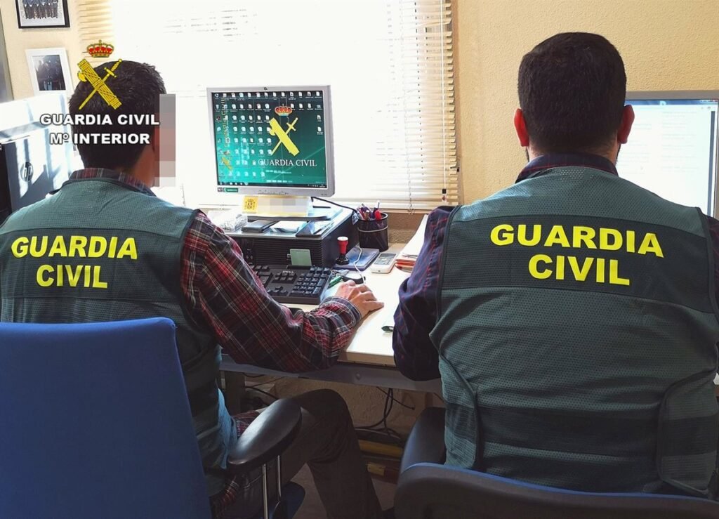 La Guardia Civil recomienda protegerse de posibles estafas en las compras online