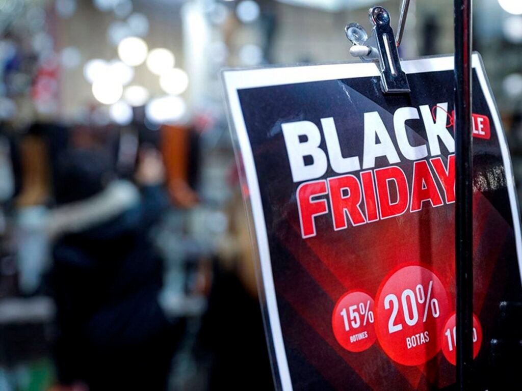 La Policía Nacional recuerda diez consejos para que el Black Friday "no te salga caro"