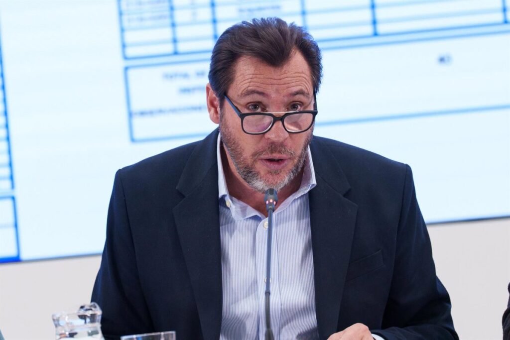 Puente no descarta la "hipótesis del ciberataque" en Rodalies esta madrugada pero precisa que aún no saben lo ocurrido