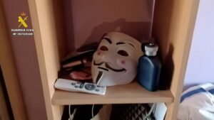 Detenidos los 4 principales miembros del grupo hacktivista 'Anonymous Fénix' por ciberataques contra organismos públicos
