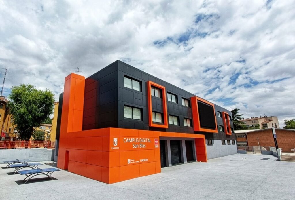 La Escuela municipal de Talento Digital arrancará en San Blas en el segundo trimestre del año