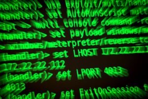 Cloudflare alerta sobre el uso de 'prompt injection' mediante señuelos para engañar a la IA y ejecutar código malicioso