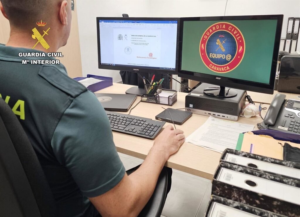 La Guardia Civil investiga a una persona por una ciberestafa de 8.000 euros a un colegio del Noroeste