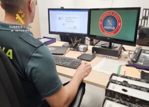La Guardia Civil investiga a una persona por una ciberestafa de 8.000 euros a un colegio del Noroeste