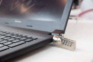 El uso de la Inteligencia Artificial en las empresas aumenta sus riesgos de ciberseguridad, según Fibratel
